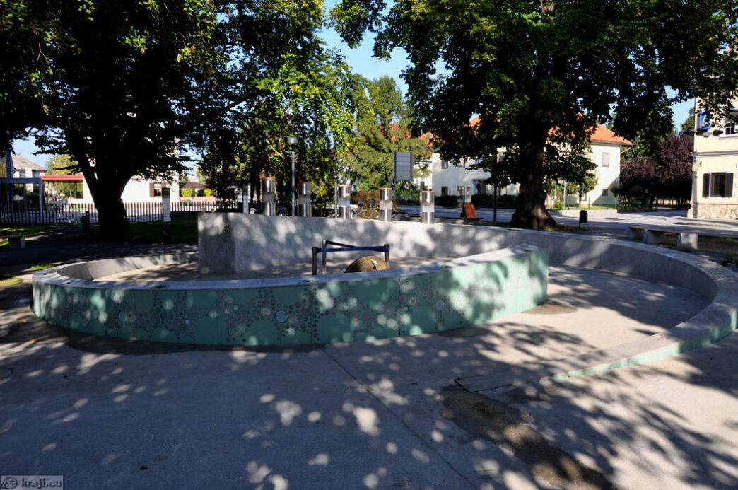 DSC 9518 fontana piv zeleno zlato big