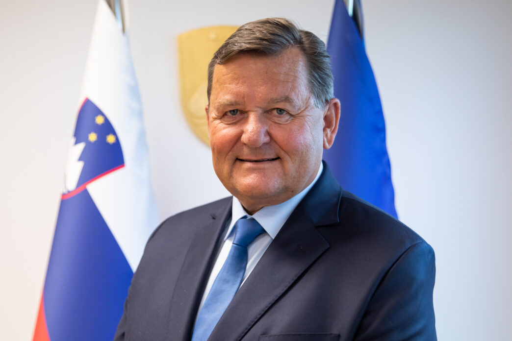 Aleksander Jevsek vir FB