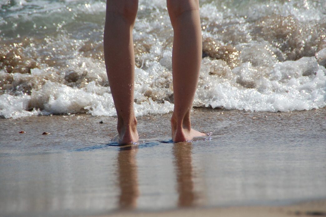 sweem in the sea