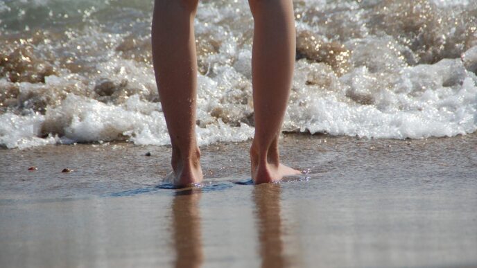 sweem in the sea